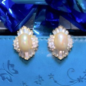 Clíp earrings with pearls and baguette rhinestones